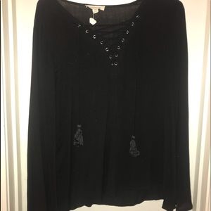 The cutest black top